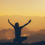 A alegria cristã é fruto da ressurreição e da esperança — como explica Pe. Dr. José Eduardo de Oliveira e Silva.