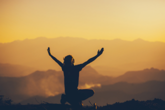 A alegria cristã é fruto da ressurreição e da esperança — como explica Pe. Dr. José Eduardo de Oliveira e Silva.