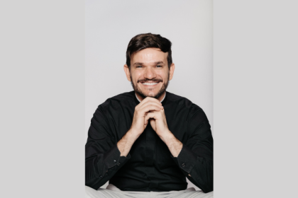 Non Stop celebra a jornada de Padre Patrick e sua entrega total à missão sacerdotal.