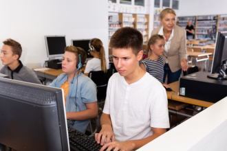 No debate sobre educação inclusiva e tecnologia, Sérgio Bento De Araújo analisa os desafios e as oportunidades para ampliar o acesso e fortalecer a aprendizagem.