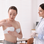 Saiba com Vinicius Tadeu Sattin Rodrigues quais informações são essenciais antes da mamografia para quem já realizou cirurgia mamária prévia.